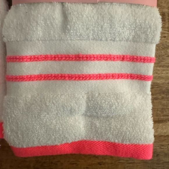Juicy couture white and neon hot pink washcloths 100% cotton set of 2 - 2 packs - Picture 3 of 4